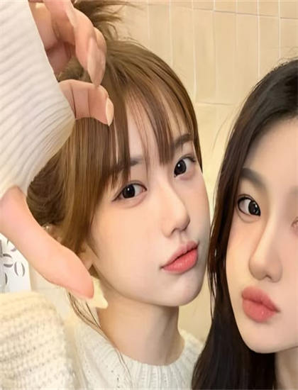 《女孩们的周末》叙事手法解析：时间线安排与视角切换技巧探讨